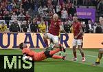17.03.2025, Fussball, das FC Bayern Mnchen Legenden-Turnier FRANZ BECKENBAUER CUP, im SAP-Garden Mnchen.Halbfinale FC Bayern Mnchen gegen Borussia Dortmund,  Arjen Robben (Bayern Mnchen) berspielt Torwart Roman Weidenfeller (Dortmund)