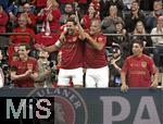 17.03.2025, Fussball, das FC Bayern Mnchen Legenden-Turnier FRANZ BECKENBAUER CUP, im SAP-Garden Mnchen. Halbfinale FC Bayern Mnchen gegen Borussia Dortmund, v.li: Claudio Pizarro und Paulo Sergio (Bayern Mnchen) jubeln 