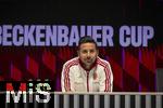 17.03.2025, Fussball, das FC Bayern Mnchen Legenden-Turnier FRANZ BECKENBAUER CUP, im SAP-Garden Mnchen.  Claudio Pizarro (Bayern Mnchen) bei einer Pressekonferenz.