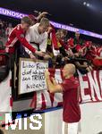 17.03.2025, Fussball, das FC Bayern Mnchen Legenden-Turnier FRANZ BECKENBAUER CUP, im SAP-Garden Mnchen. Arjen Robben (Bayern Mnchen) schreibt Autogramme.