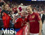 17.03.2025, Fussball, das FC Bayern Mnchen Legenden-Turnier FRANZ BECKENBAUER CUP, im SAP-Garden Mnchen. Holger Badstuber (Bayern Mnchen) bei den Fans.