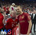 17.03.2025, Fussball, das FC Bayern Mnchen Legenden-Turnier FRANZ BECKENBAUER CUP, im SAP-Garden Mnchen. Holger Badstuber (Bayern Mnchen) bei den Fans.
