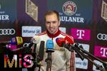 17.03.2025, Fussball, das FC Bayern Mnchen Legenden-Turnier FRANZ BECKENBAUER CUP, im SAP-Garden Mnchen. Philipp Lahm (Bayern Mnchen) gibt Interviews.