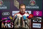 17.03.2025, Fussball, das FC Bayern Mnchen Legenden-Turnier FRANZ BECKENBAUER CUP, im SAP-Garden Mnchen. Philipp Lahm (Bayern Mnchen) gibt Interviews.