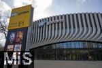 17.03.2025, Fussball, das FC Bayern Mnchen Legenden-Turnier FRANZ BECKENBAUER CUP, im SAP-Garden Mnchen. Aussenansicht, Fassade der neuen Multifunktionshalle im Olympiapark am ehemaligen Standort der Radhalle. Hier die Eingnge Sd mit der Infotafel. Eingang E1.