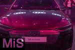 17.03.2025, Fussball, das FC Bayern Mnchen Legenden-Turnier FRANZ BECKENBAUER CUP, im SAP-Garden Mnchen. FC Bayern-Sponsor AUDI stellt sein E-Auto S6 etron im Innenraum aus. Das Firmenlogo, die vier Ringe von Audi spiegeln sich von der Werbefafel im Autolack.