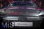 17.03.2025, Fussball, das FC Bayern Mnchen Legenden-Turnier FRANZ BECKENBAUER CUP, im SAP-Garden Mnchen. FC Bayern-Sponsor AUDI stellt sein E-Auto S6 etron im Innenraum aus. Das Firmenlogo, die vier Ringe von Audi  