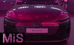 17.03.2025, Fussball, das FC Bayern Mnchen Legenden-Turnier FRANZ BECKENBAUER CUP, im SAP-Garden Mnchen. FC Bayern-Sponsor AUDI stellt sein E-Auto S6 etron im Innenraum aus. Das Firmenlogo, die vier Ringe von Audi spiegeln sich von der Werbefafel im Autolack.