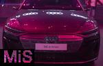17.03.2025, Fussball, das FC Bayern Mnchen Legenden-Turnier FRANZ BECKENBAUER CUP, im SAP-Garden Mnchen. FC Bayern-Sponsor AUDI stellt sein E-Auto S6 etron im Innenraum aus. Das Firmenlogo, die vier Ringe von Audi spiegeln sich von der Werbefafel im Autolack.