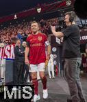 17.03.2025, Fussball, das FC Bayern Mnchen Legenden-Turnier FRANZ BECKENBAUER CUP, im SAP-Garden Mnchen. Lothar Matthus (Bayern Mnchen) kommt in die Arena.