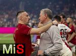17.03.2025, Fussball, das FC Bayern Mnchen Legenden-Turnier FRANZ BECKENBAUER CUP, im SAP-Garden Mnchen. Franck Ribery (Bayern Mnchen) mit seinem frheren Physiotherapeuten Giovanni Bianchi (Bayern Mnchen)