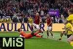 17.03.2025, Fussball, das FC Bayern Mnchen Legenden-Turnier FRANZ BECKENBAUER CUP, im SAP-Garden Mnchen. Arjen Robben (Bayern Mnchen) umspielt Torwart Roman Weidenfeller (Dortmund) und erzielt sein Tor.