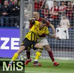 17.03.2025, Fussball, das FC Bayern Mnchen Legenden-Turnier FRANZ BECKENBAUER CUP, im SAP-Garden Mnchen. vorne: Kevin Grokreutz (Dortmund) gegen Franck Ribery (Bayern Mnchen)