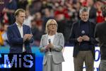 17.03.2025, Fussball, das FC Bayern Mnchen Legenden-Turnier FRANZ BECKENBAUER CUP, im SAP-Garden Mnchen. Franz Beckenbauer-Witwe Heidi Beckenbauer (mitte) mit Sohn Joel (li) und Prsident Herbert Hainer (FC Bayern)  