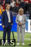 17.03.2025, Fussball, das FC Bayern Mnchen Legenden-Turnier FRANZ BECKENBAUER CUP, im SAP-Garden Mnchen. Franz Beckenbauer-Witwe Heidi Beckenbauer (re) mit Sohn Joel (li) 