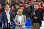 17.03.2025, Fussball, das FC Bayern Mnchen Legenden-Turnier FRANZ BECKENBAUER CUP, im SAP-Garden Mnchen. Franz Beckenbauer-Witwe Heidi Beckenbauer (mitte) mit Sohn Joel (li) und Prsident Herbert Hainer (FC Bayern) 