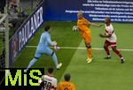 17.03.2025, Fussball, das FC Bayern Mnchen Legenden-Turnier FRANZ BECKENBAUER CUP, im SAP-Garden Mnchen. VfB Stuttgart gegen Real Madrid, li: Torwart Iker Casillas (Madrid), Pepe (Madrid), Cacau (Stuttgart).