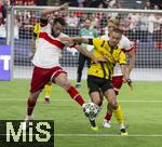 17.03.2025, Fussball, das FC Bayern Mnchen Legenden-Turnier FRANZ BECKENBAUER CUP, im SAP-Garden Mnchen. v.li: Christian Trsch (Stuttgart) gegen Moritz Leitner (Dortmund).