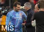 17.03.2025, Fussball, das FC Bayern Mnchen Legenden-Turnier FRANZ BECKENBAUER CUP, im SAP-Garden Mnchen. v.li: Torwart Iker Casillas (Real Madrid) mit Prsident Herbert Hainer (FC Bayern).