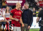 17.03.2025, Fussball, das FC Bayern Mnchen Legenden-Turnier FRANZ BECKENBAUER CUP, im SAP-Garden Mnchen. v.li: Arjen Robben mit Prsident Herbert Hainer (FC Bayern) 