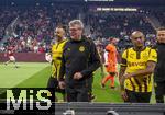 17.03.2025, Fussball, das FC Bayern Mnchen Legenden-Turnier FRANZ BECKENBAUER CUP, im SAP-Garden Mnchen. v.li: Patrick Owomoyela, Stadionsprecher Norbert Dickel, Dede (alle Dortmund).