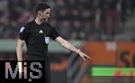 04.04.2025, Fussball 1. Bundesliga 2024/2025, 28. Spieltag, FC Augsburg - FC Bayern Mnchen, in der WWK-Arena Augsburg, Schiedsrichter Dr. Matthias Jllenbeck
 

