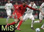04.04.2025, Fussball 1. Bundesliga 2024/2025, 28. Spieltag, FC Augsburg - FC Bayern Mnchen, in der WWK-Arena Augsburg, (L-R) Leroy Sane (Bayern Mnchen) gegen Jeffrey Gouweleeuw (FC Augsburg)
 

