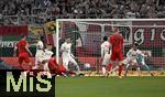 04.04.2025, Fussball 1. Bundesliga 2024/2025, 28. Spieltag, FC Augsburg - FC Bayern Mnchen, in der WWK-Arena Augsburg, Tor zum 1:1 durch Torschtze Jamal Musiala (Bayern Mnchen)
 


