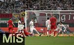 04.04.2025, Fussball 1. Bundesliga 2024/2025, 28. Spieltag, FC Augsburg - FC Bayern Mnchen, in der WWK-Arena Augsburg, Tor zum 1:1 durch Torschtze Jamal Musiala (Bayern Mnchen)
 

