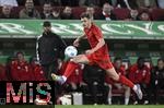 04.04.2025, Fussball 1. Bundesliga 2024/2025, 28. Spieltag, FC Augsburg - FC Bayern Mnchen, in der WWK-Arena Augsburg, Josip Stanisic (Bayern Mnchen)
 

