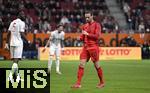 04.04.2025, Fussball 1. Bundesliga 2024/2025, 28. Spieltag, FC Augsburg - FC Bayern Mnchen, in der WWK-Arena Augsburg, Jubel Torschtze Leroy Sane (Bayern Mnchen) zum Tor zum 1:3
 

