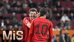 04.04.2025, Fussball 1. Bundesliga 2024/2025, 28. Spieltag, FC Augsburg - FC Bayern Mnchen, in der WWK-Arena Augsburg, Jubel (L-R) Thomas Mller (Bayern Mnchen) und Torschtze Leroy Sane (Bayern Mnchen) zum Tor zum 1:3
 

