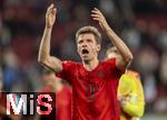 04.04.2025, Fussball 1. Bundesliga 2024/2025, 28. Spieltag, FC Augsburg - FC Bayern Mnchen, in der WWK-Arena Augsburg, Thomas Mller (FC Bayern Mnchen) nach dem Spiel bei den Fans