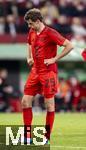 04.04.2025, Fussball 1. Bundesliga 2024/2025, 28. Spieltag, FC Augsburg - FC Bayern Mnchen, in der WWK-Arena Augsburg, Thomas Mller (FC Bayern Mnchen) nachdenklich 
