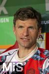04.04.2025, Fussball 1. Bundesliga 2024/2025, 28. Spieltag, FC Augsburg - FC Bayern Mnchen, in der WWK-Arena Augsburg, Thomas Mller (FC Bayern Mnchen) auf der Bank.