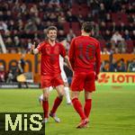 04.04.2025, Fussball 1. Bundesliga 2024/2025, 28. Spieltag, FC Augsburg - FC Bayern Mnchen, in der WWK-Arena Augsburg, Torjubel v.li: Thomas Mller (FC Bayern Mnchen) mit Leroy Sane (Bayern Mnchen).