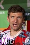 04.04.2025, Fussball 1. Bundesliga 2024/2025, 28. Spieltag, FC Augsburg - FC Bayern Mnchen, in der WWK-Arena Augsburg, Thomas Mller (FC Bayern Mnchen) auf der Bank.