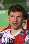 04.04.2025, Fussball 1. Bundesliga 2024/2025, 28. Spieltag, FC Augsburg - FC Bayern Mnchen, in der WWK-Arena Augsburg, Thomas Mller (FC Bayern Mnchen) auf der Bank.