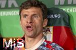 04.04.2025, Fussball 1. Bundesliga 2024/2025, 28. Spieltag, FC Augsburg - FC Bayern Mnchen, in der WWK-Arena Augsburg, Thomas Mller (FC Bayern Mnchen) auf der Bank.