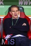 04.04.2025, Fussball 1. Bundesliga 2024/2025, 28. Spieltag, FC Augsburg - FC Bayern Mnchen, in der WWK-Arena Augsburg, Sportdirektor Christoph Freund (Bayern Mnchen) auf der Bank  