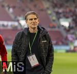 04.04.2025, Fussball 1. Bundesliga 2024/2025, 28. Spieltag, FC Augsburg - FC Bayern Mnchen, in der WWK-Arena Augsburg, Sportdirektor Christoph Freund (Bayern Mnchen) nachdenklich 