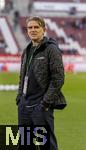 04.04.2025, Fussball 1. Bundesliga 2024/2025, 28. Spieltag, FC Augsburg - FC Bayern Mnchen, in der WWK-Arena Augsburg, Sportdirektor Christoph Freund (Bayern Mnchen) nachdenklich 
