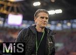 04.04.2025, Fussball 1. Bundesliga 2024/2025, 28. Spieltag, FC Augsburg - FC Bayern Mnchen, in der WWK-Arena Augsburg, Sportdirektor Christoph Freund (Bayern Mnchen) nachdenklich 