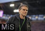 04.04.2025, Fussball 1. Bundesliga 2024/2025, 28. Spieltag, FC Augsburg - FC Bayern Mnchen, in der WWK-Arena Augsburg, Sportdirektor Christoph Freund (Bayern Mnchen) nachdenklich 