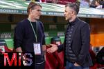 04.04.2025, Fussball 1. Bundesliga 2024/2025, 28. Spieltag, FC Augsburg - FC Bayern Mnchen, in der WWK-Arena Augsburg, v.li: Sportdirektor Christoph Freund (Bayern Mnchen) mit Sportdirektor Marenko Jurendic (FC Augsburg) 
