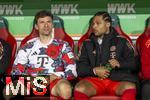 04.04.2025, Fussball 1. Bundesliga 2024/2025, 28. Spieltag, FC Augsburg - FC Bayern Mnchen, in der WWK-Arena Augsburg, v.li: Thomas Mller (FC Bayern Mnchen) und Serge Gnabry (FC Bayern Mnchen).
