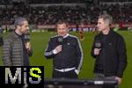 04.04.2025, Fussball 1. Bundesliga 2024/2025, 28. Spieltag, FC Augsburg - FC Bayern Mnchen, in der WWK-Arena Augsburg, Sportvorstand Max Eberl (mitte, Bayern Mnchen) beim DAZN-Interview mit Tobias Schweinsteiger (re) 