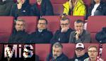 04.04.2025, Fussball 1. Bundesliga 2024/2025, 28. Spieltag, FC Augsburg - FC Bayern Mnchen, in der WWK-Arena Augsburg, Vereinsfhrung auf der Tribne, v.lI. Geschftsfhrer Michael Diederich (FC Bayern Mnchen), Sportvorstand Max Eberl (Bayern Mnchen), Vorstandsvorsitzender Jan-Christian Dreesen (FC Bayern Mnchen), Prsident Herbert Hainer (FC Bayern),