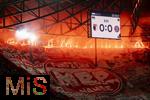 04.04.2025, Fussball 1. Bundesliga 2024/2025, 28. Spieltag, FC Augsburg - FC Bayern Mnchen, in der WWK-Arena Augsburg,  Pyros bei der Fanchoreografie der Bayernfans 