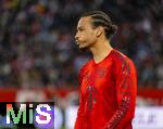 04.04.2025, Fussball 1. Bundesliga 2024/2025, 28. Spieltag, FC Augsburg - FC Bayern Mnchen, in der WWK-Arena Augsburg, Leroy Sane (Bayern Mnchen) nachdenklich 
